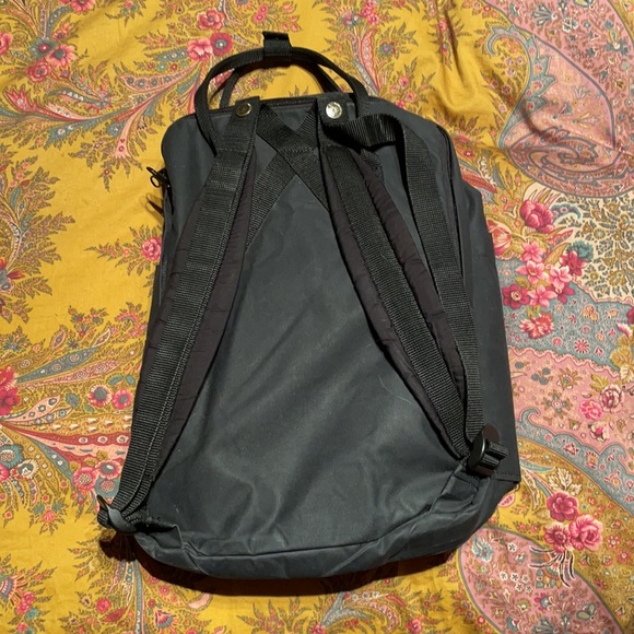 Fjallraven Kanken backpack with laptop compartment - Picture 2 of 5